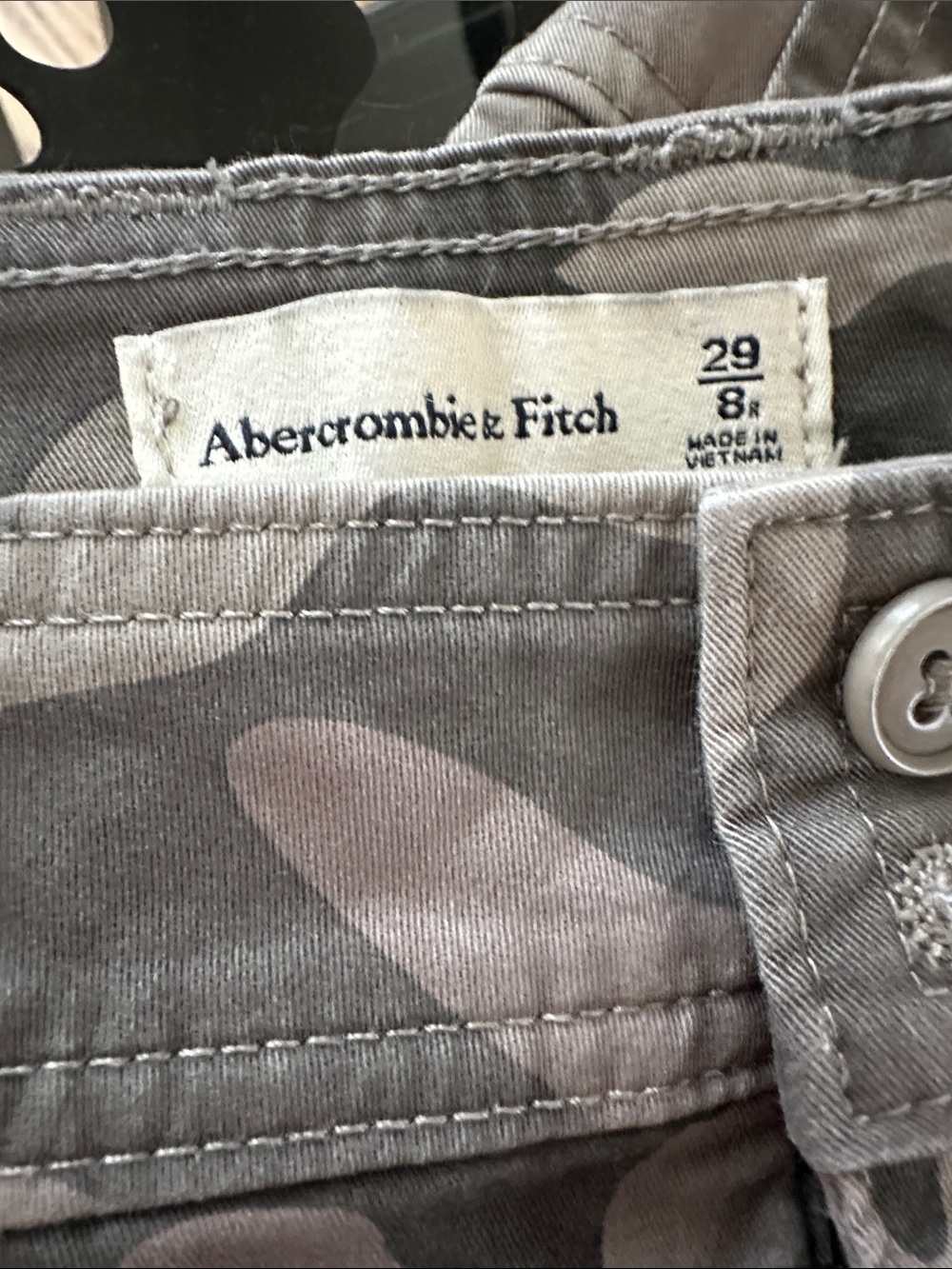 Woman’s size 8 Abercrombie Camo Cargo Pants - Picture 2 of 4